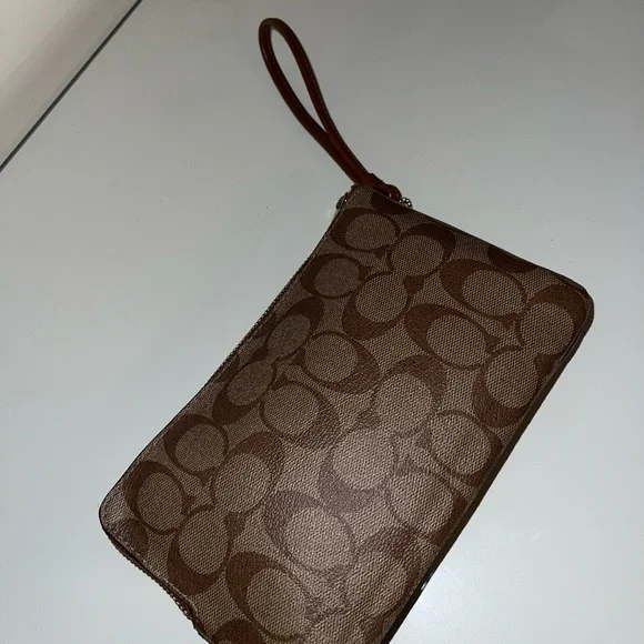 Coach wristlet - Picture 5 of 8